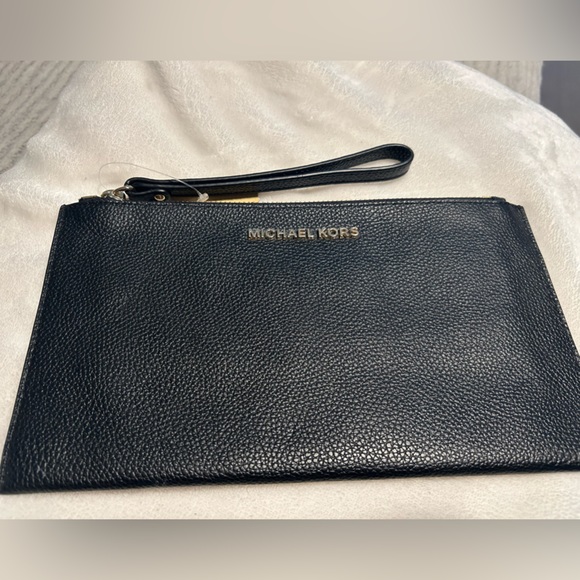 Michael Kors Handbags - Michael Kors jetset clutch wristlet